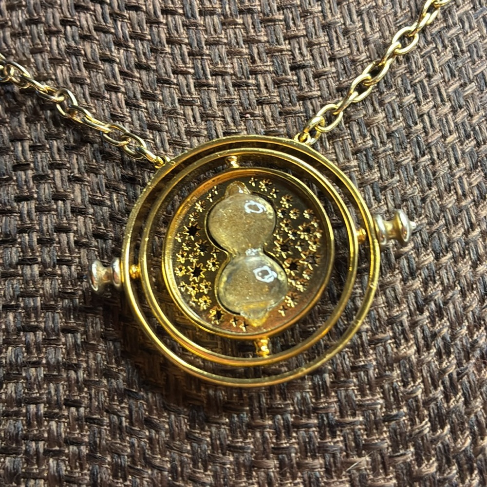 Harry Potter Time Turner Necklace like new